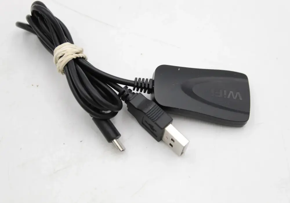 Adapter WiFi HDMI: Jak zrobić Smart TV ze starego telewizora?