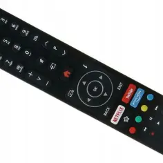 Czarny pilot do telewizora z przyciskami numerycznymi, nawigacyjnymi i skrótami do Netflix i YouTube.