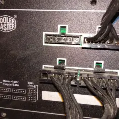 Złącze 6-pin PCIe: Jak zasilać kartę graficzną i uniknąć awarii?
