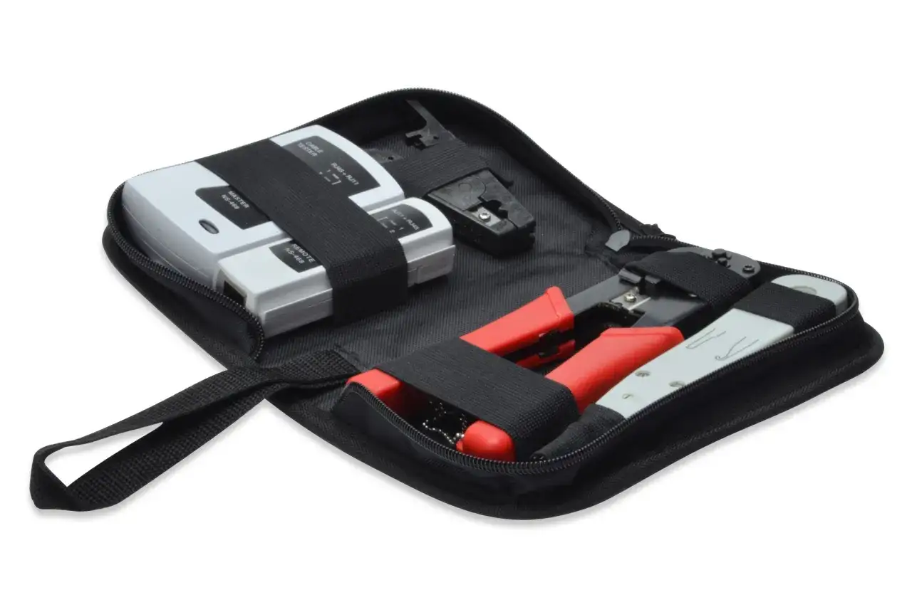 Uszkodzone gniazdo RJ45 przez wtyczkę RJ11